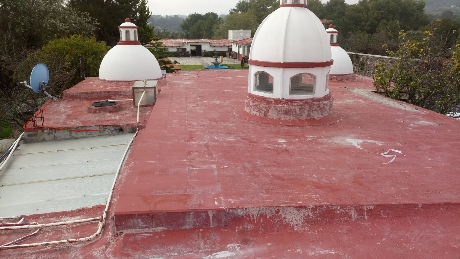 Techo deteriorado antes de impermeabilizar